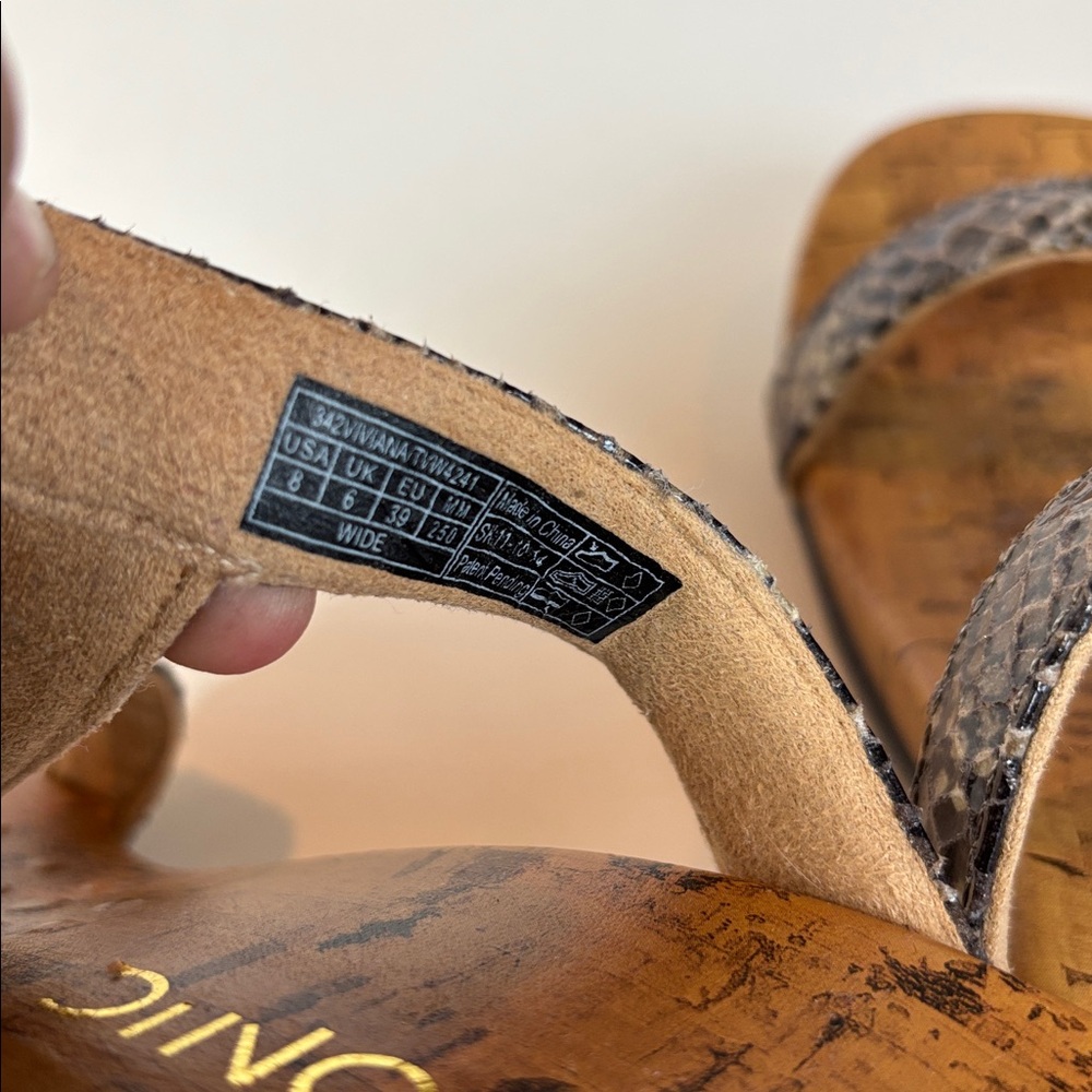 Vionic Viviana Tan and Black Sandals. Size 8 - Picture 6 of 6
